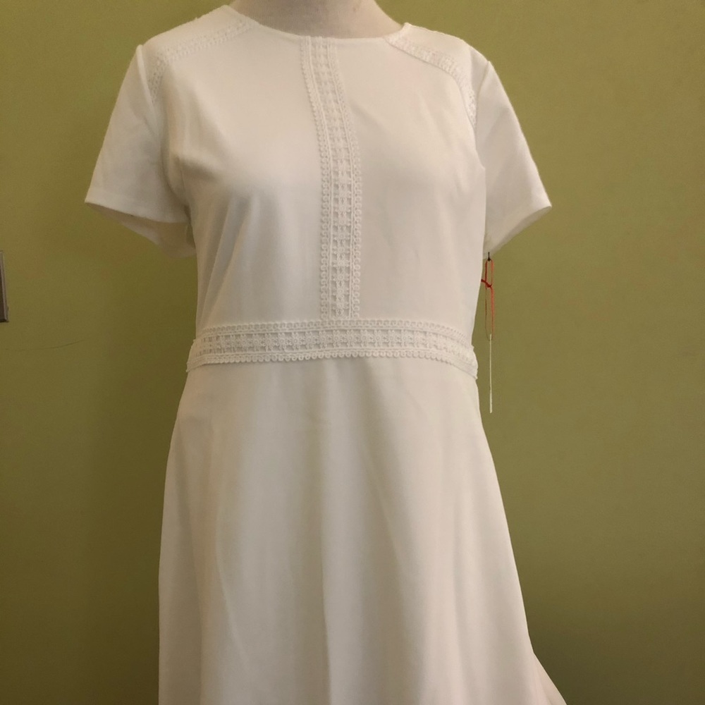 Brand New Elle White Polyester Dress With Flower